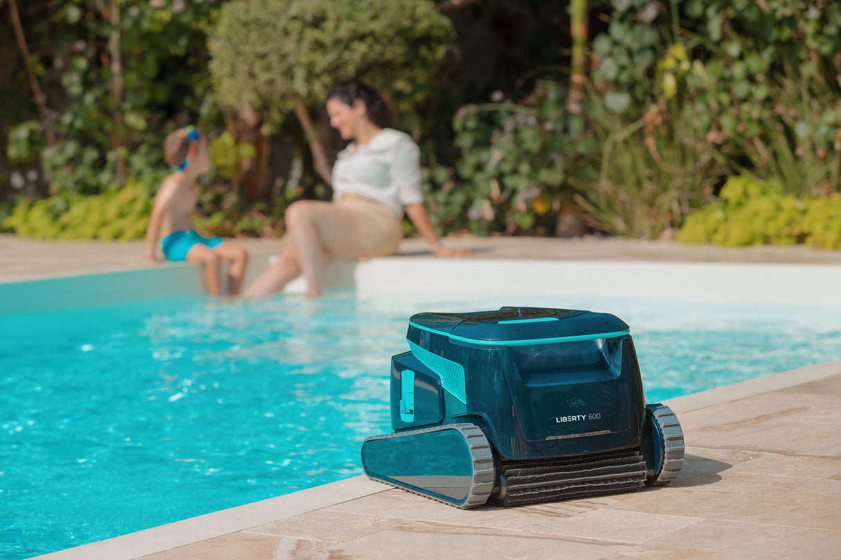Robot Nettoyeur de Piscine Dolphin LIBERTY 600 Sans Fil – Wi-Fi®, Nettoyage Complet et Autonomie Jusqu’à 4,5 Heures