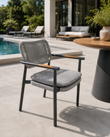 Chaise de salle à manger extérieure GALION par Atoll | Aluminium, cordage et accents de teck