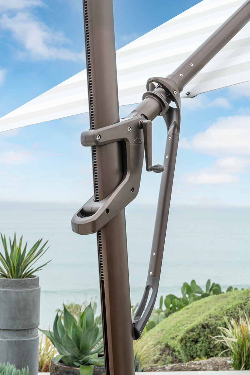 Parasol Cantilever Treasure Garden Starlux AKZ Plus 13’ Octogonal Vanilla | Mât Déporté avec Lumières LED