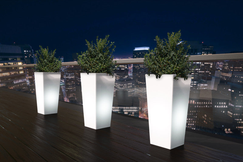 Haus Lux – Éclairage LED Multicolore | Luminaire Design Moderne pour Terrasse et Piscine